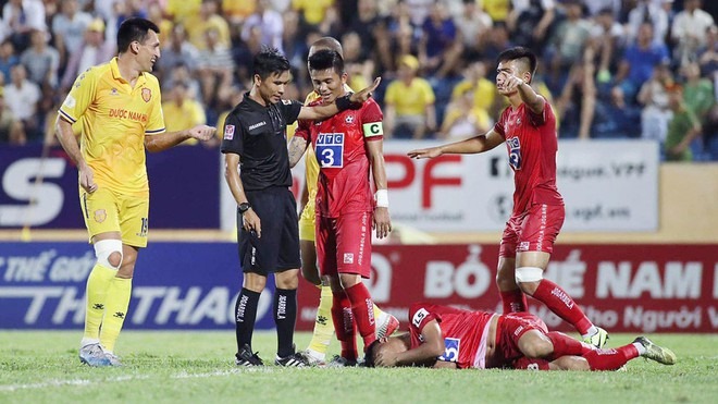 Trọng tài bắt sai có bị phạt không
