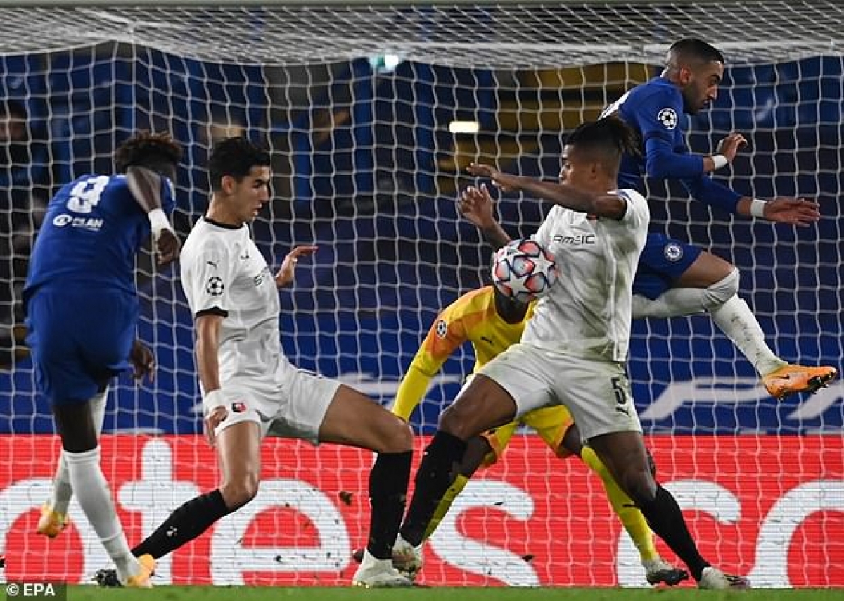Các Trường Hợp Phức Tạp Trong Luật FIFA Bóng Chạm Tay Mới